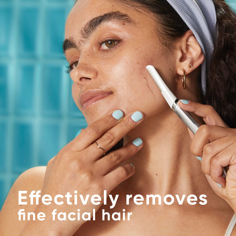 Gillette Venus dermaplaning blade replacement is easy for quick routine refreshes