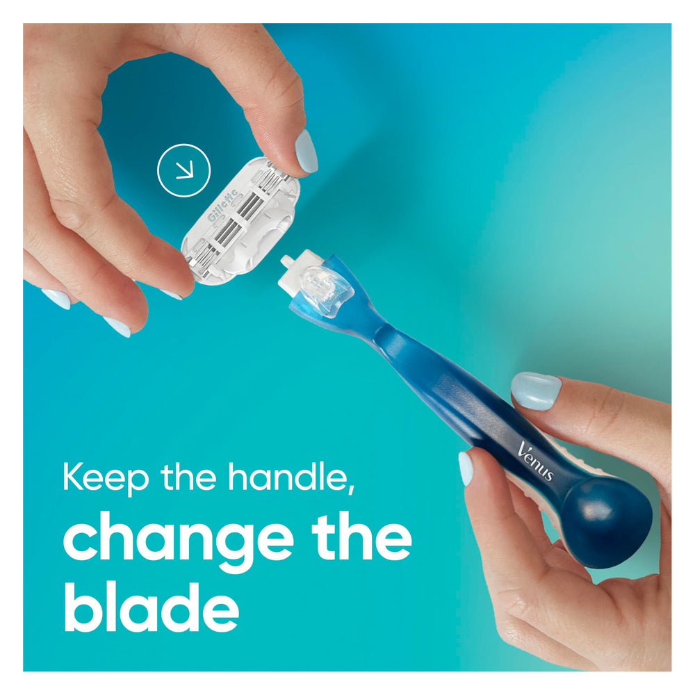 Gillette Venus Smooth pivot-head follows curves for a smoother shave.