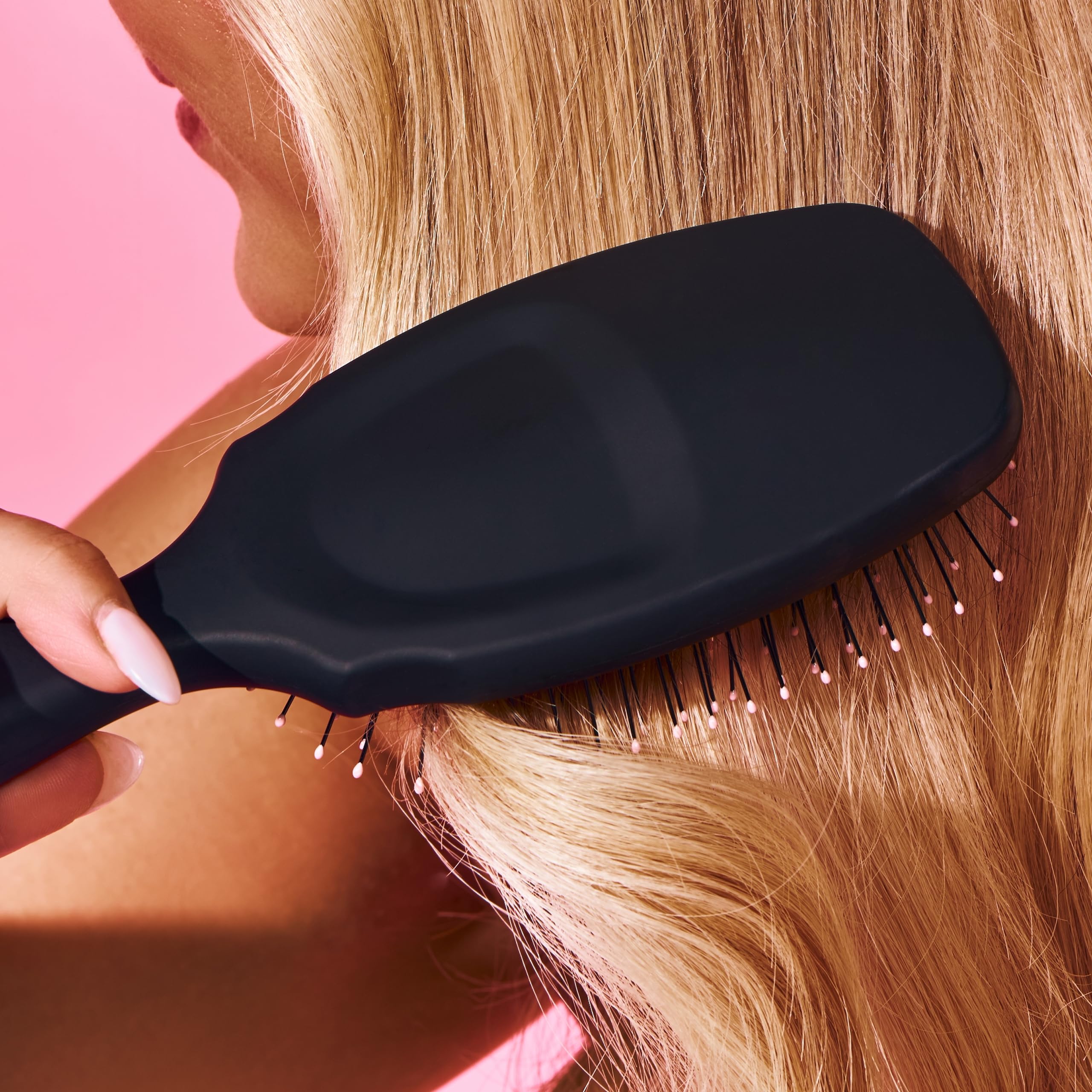 GIMME Beauty Detangling Brush heat-resistant body ready for heat styling prep.