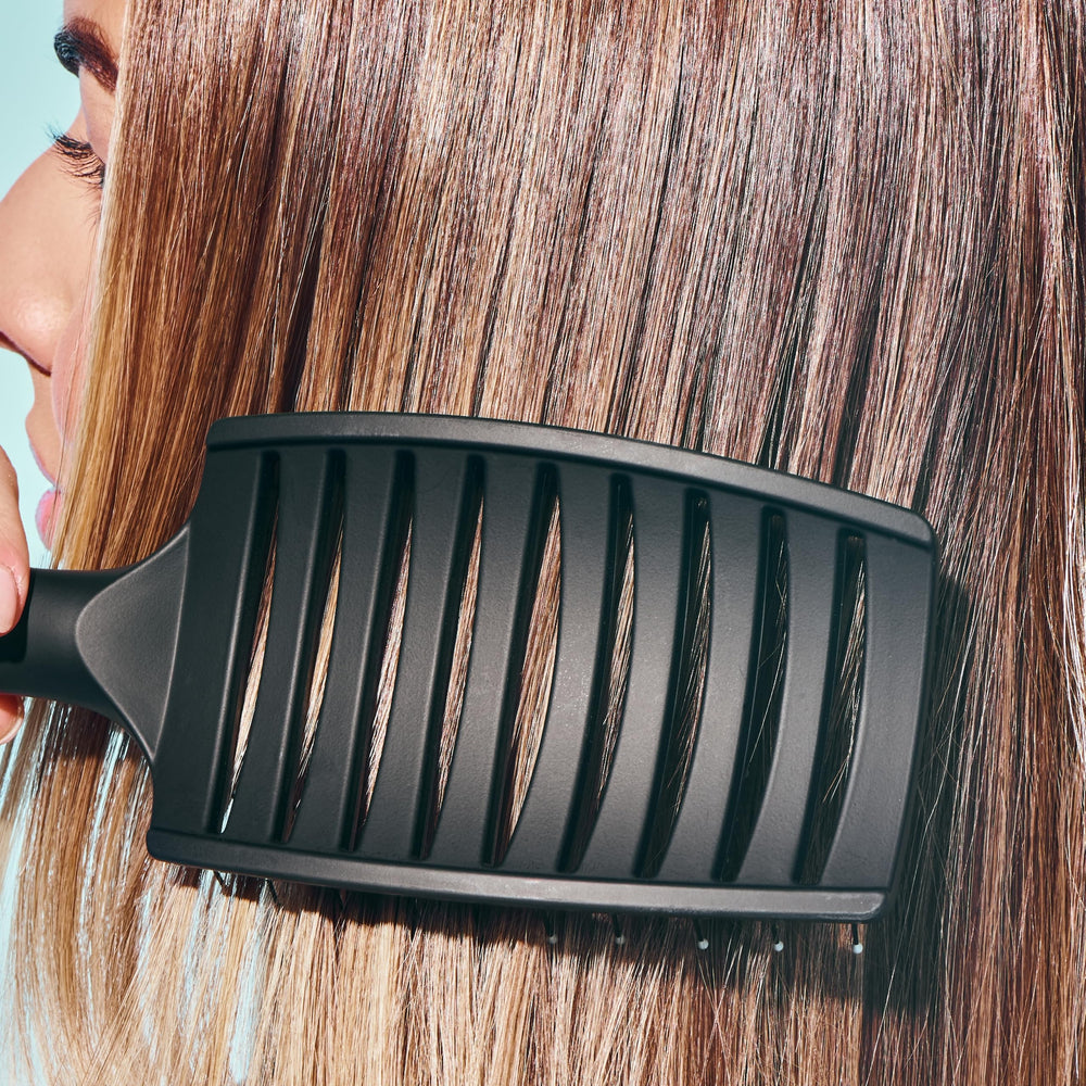 GIMME Beauty brush with heat resistant bristles in action for heat styling