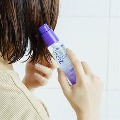GIOVANNI 2chic Repairing Super Potion serum being applied to damp hair demonstrates frizz control.