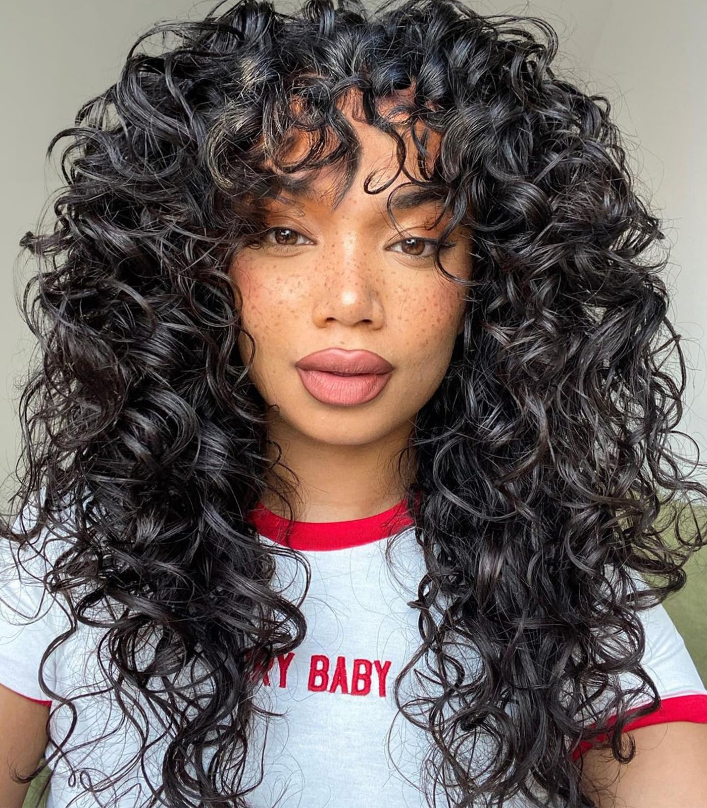 GKtineke Curly Wig 20 inch bangs front offers natural movement for daily wear.