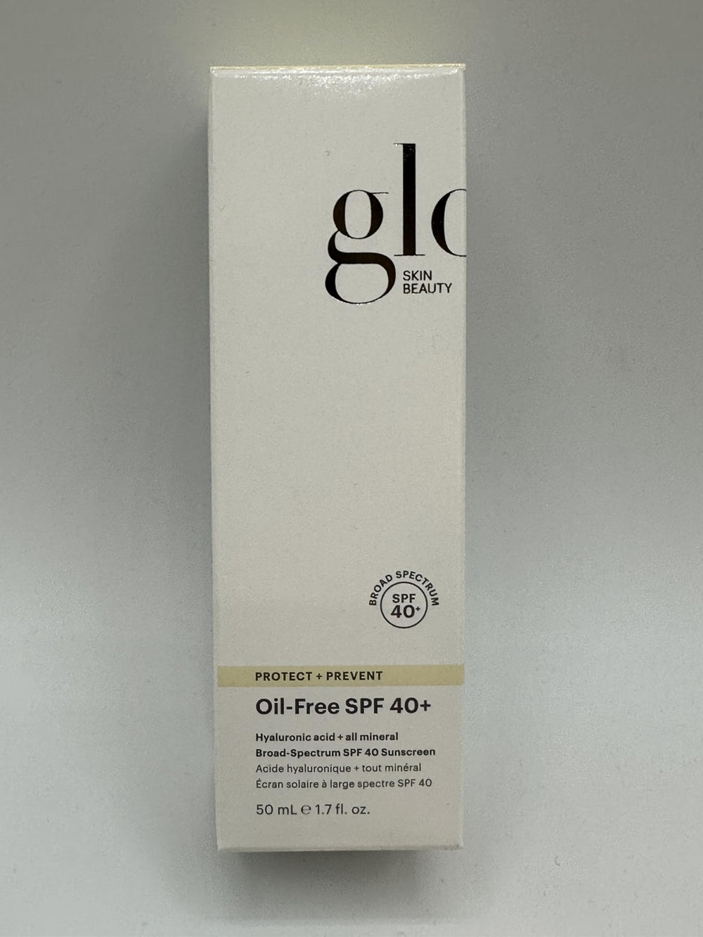 Glo Skin Beauty oil-free SPF 40 packaging highlights non-congested pores.