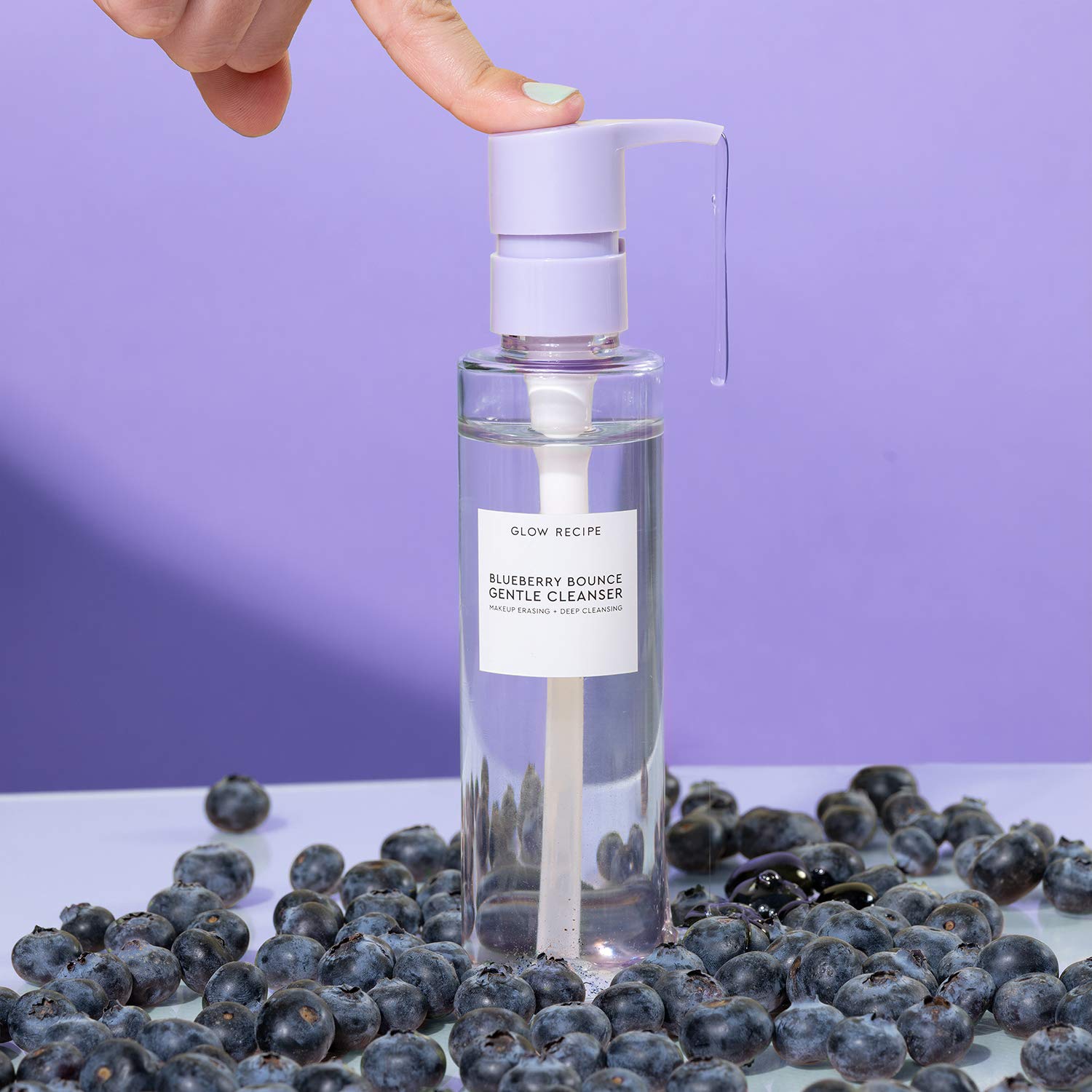 Glow Recipe Blueberry Bounce 5-minute mask application on skin supports clarifying benefits