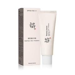 Gonalulu Relief Sun Organic sunscreen bottle with pump offers daily protection for all skin types.