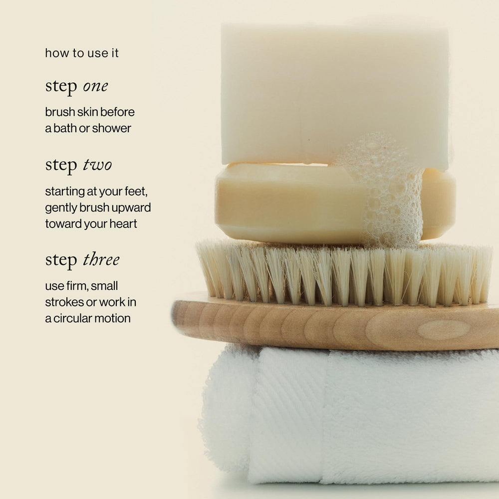 goop Beauty Dry Brush packaging highlights FSC-certified materials and eco-friendly design.