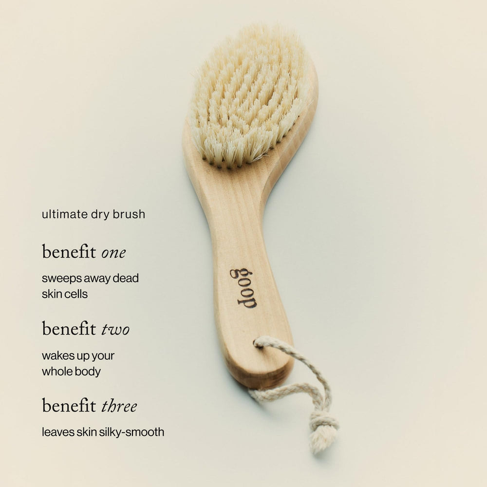 goop Beauty Dry Brush natural sisal fibers provide gentle exfoliation and glow.