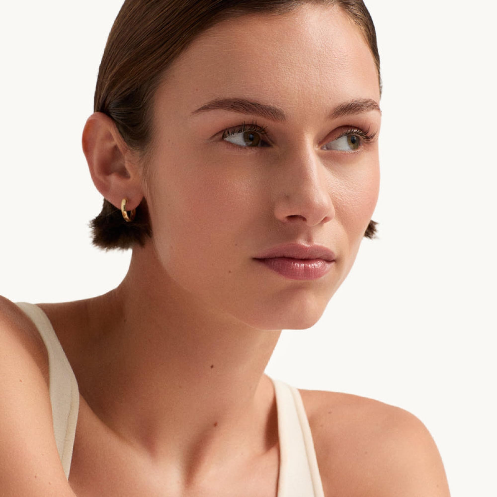 goop Nourishing Face Cream on skin shows fast absorption and subtle glow.