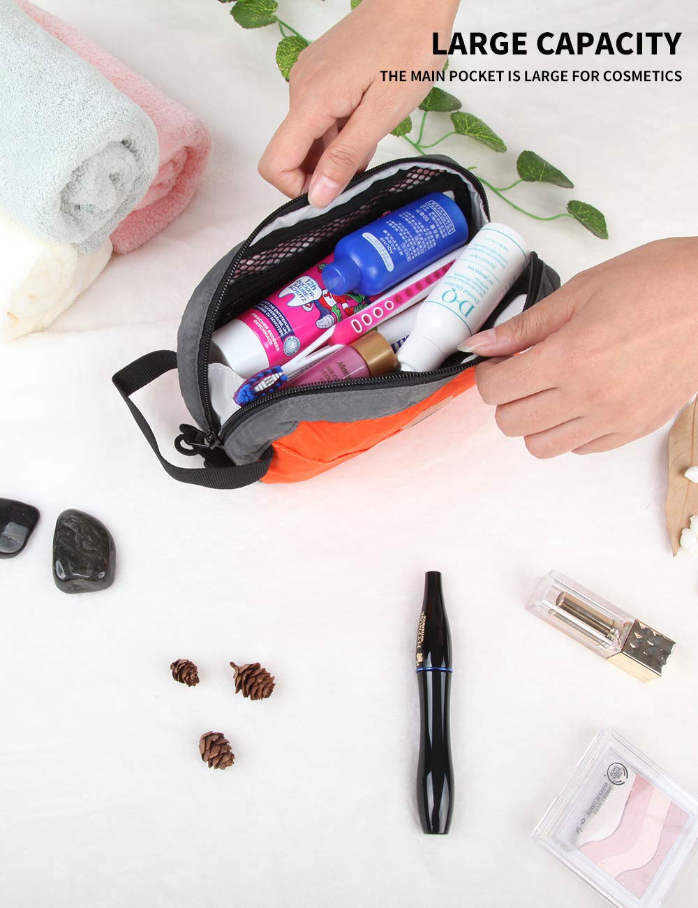 GOX Dopp Kit pockets highlight tidy organization for toiletries during trips.