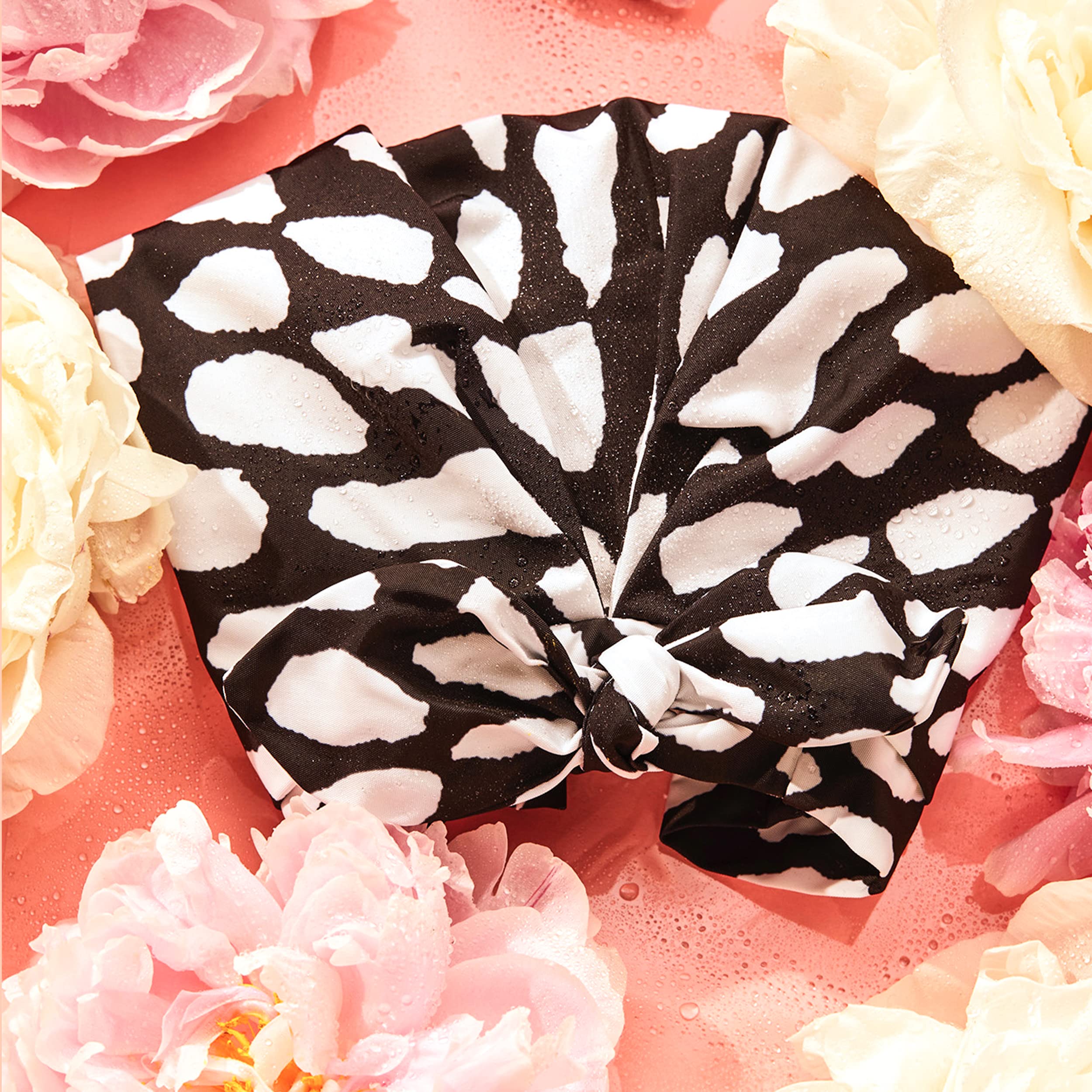GRACE & COMPANY Casablanca shower cap waterproof demonstration keeps hair dry.