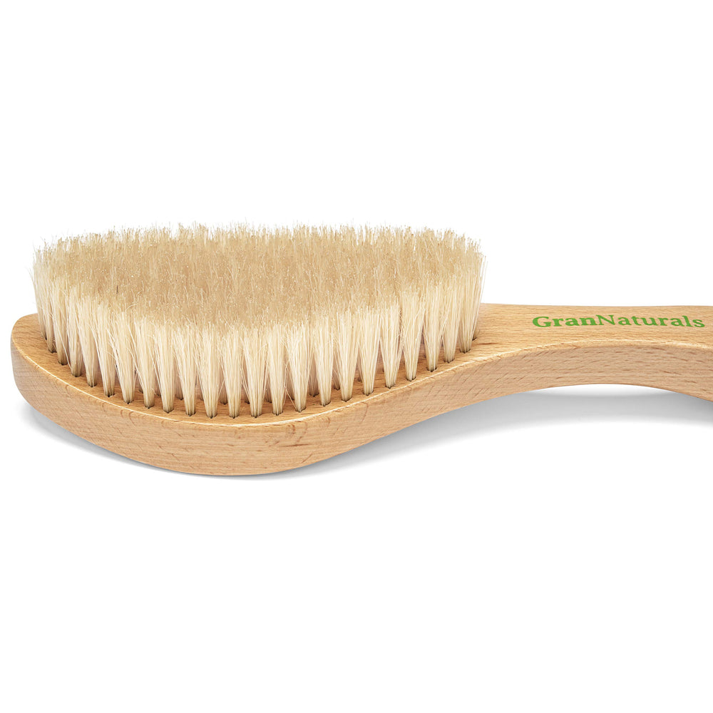 GranNaturals angled bristles focus on crown area for even texture and lift.