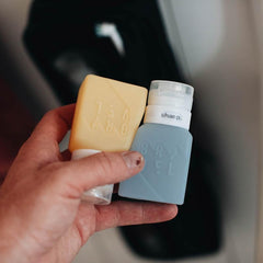 Gravel travel bottles label system keeps shampoos and conditioners organized.