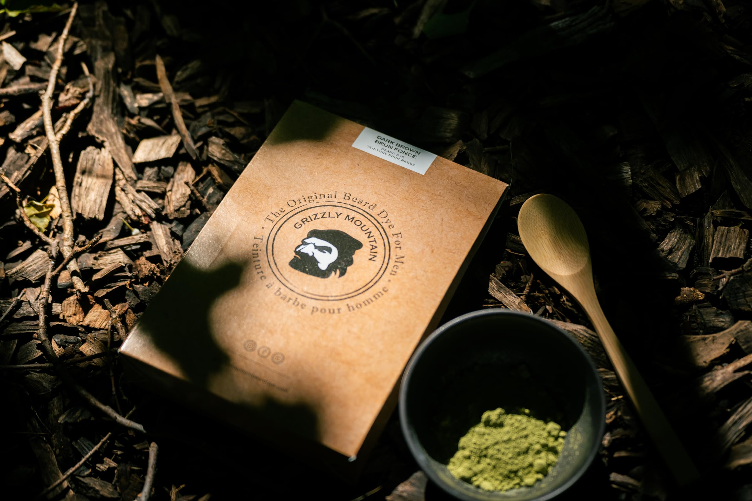 Grizzly Mountain Beard Dye application gloves illustrate mess-free, precise application.