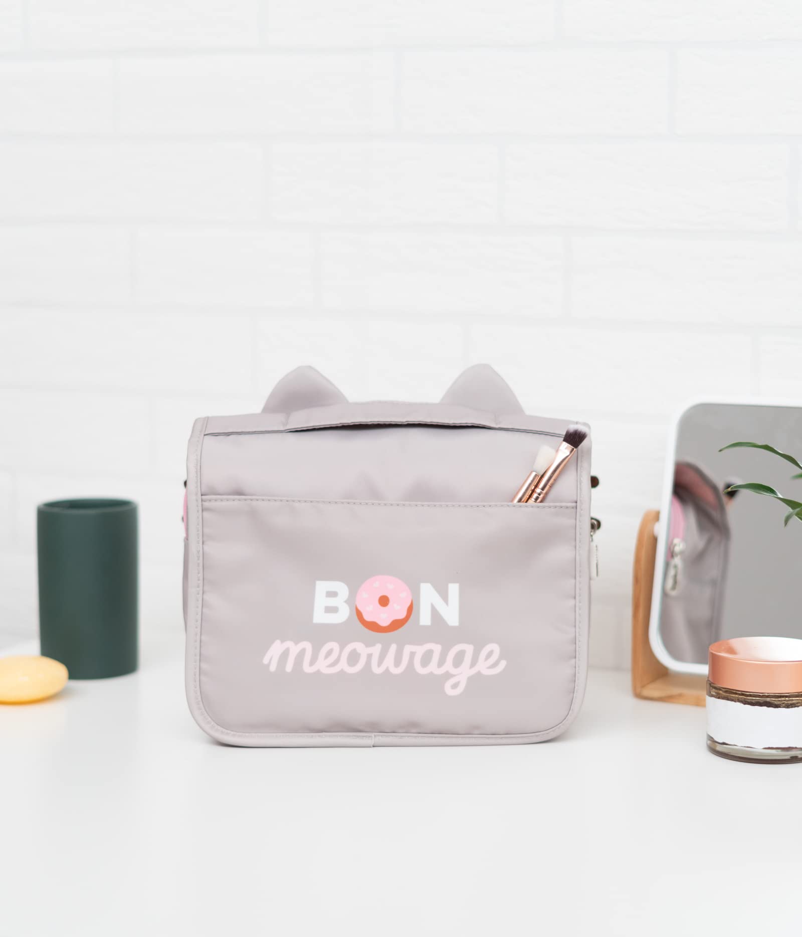Grupo Erik Pusheen foldable beauty case ideal for compact trips