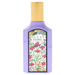 Gucci Flora Gorgeous Magnolia close-up of flowers hints at garden-inspired, luxurious notes for date-night charm.