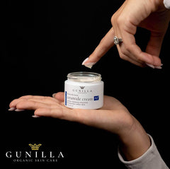 Gunilla Of Sweden ceramides and natural lipids—moisture balance for smoother texture.