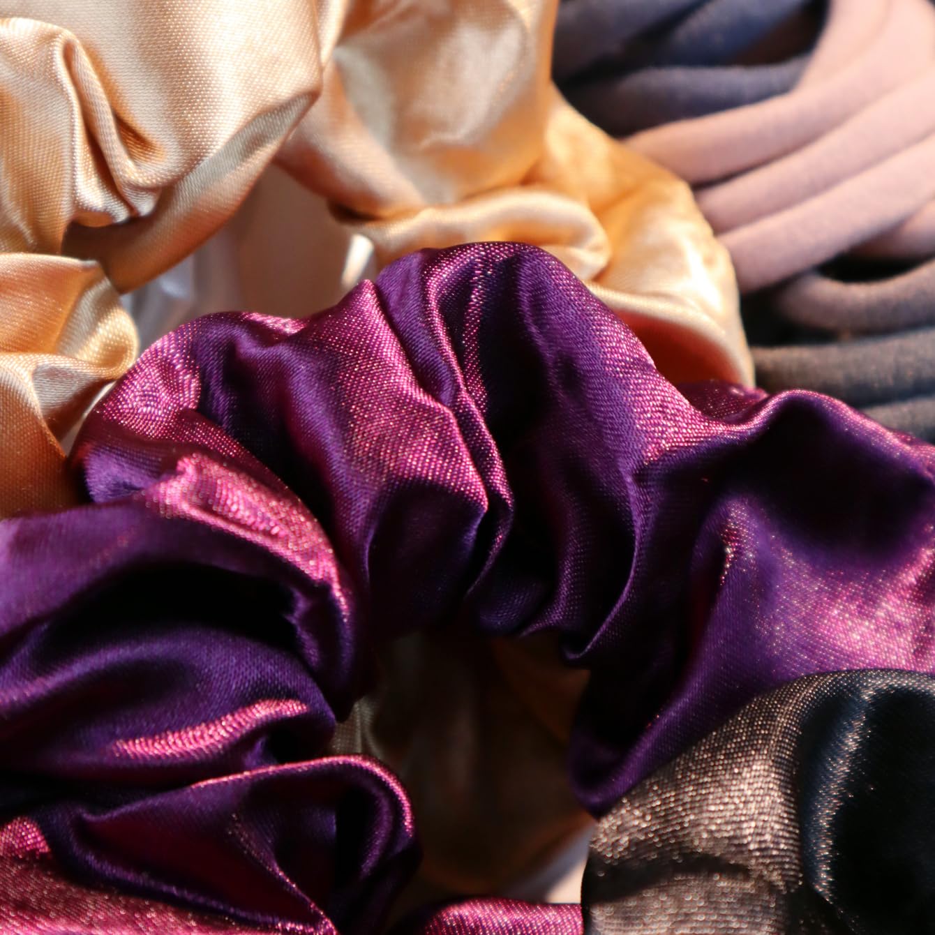 GUOXI patterned-scrunchies add color and texture to outfits.