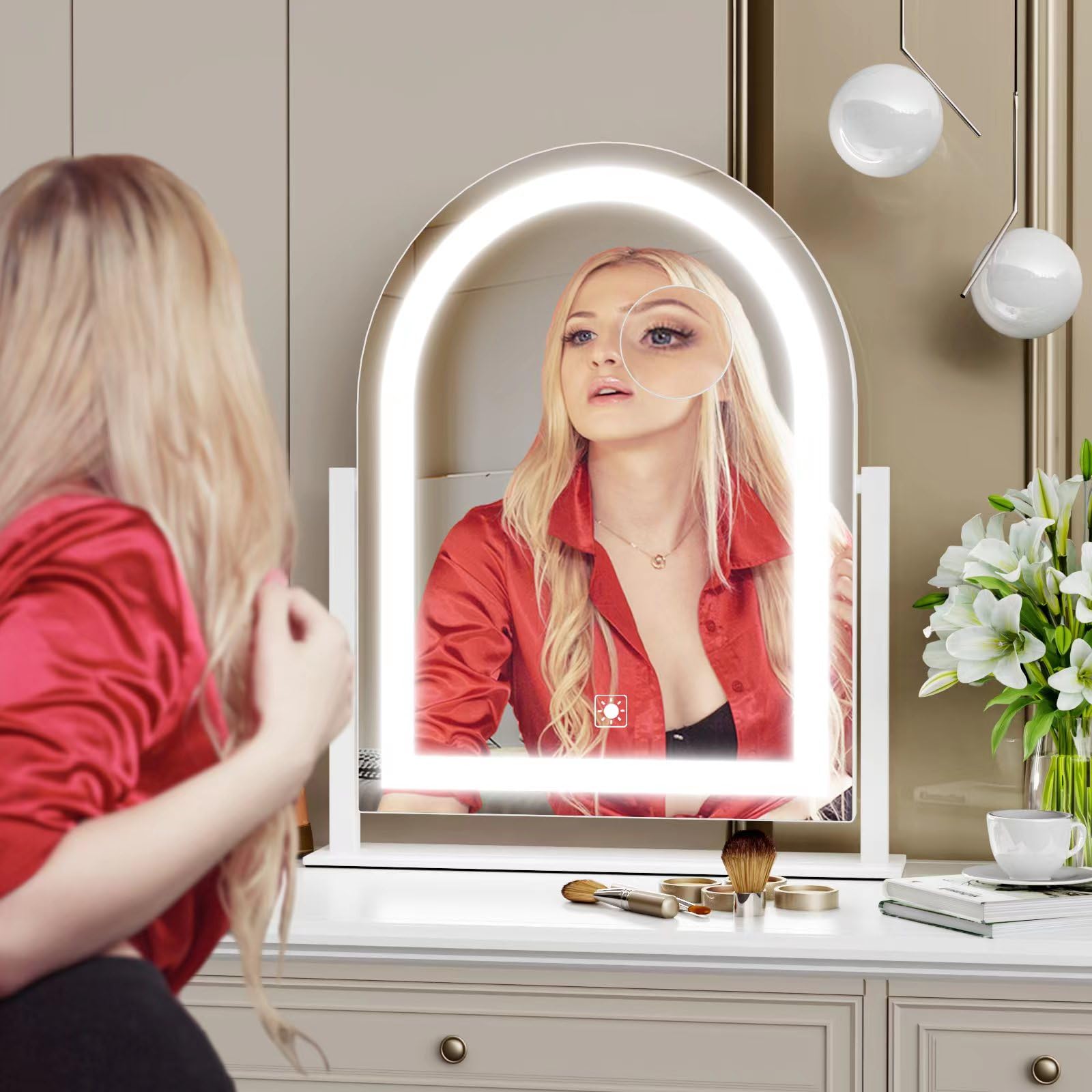 Gvnkvn Lighted Makeup Mirror plug-and-play design.
