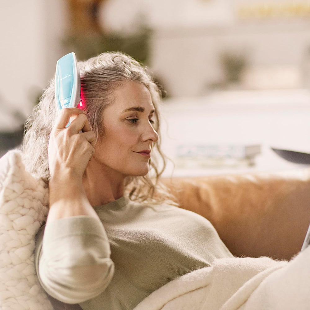 HairMax Ultima 12 Classic cordless design enables convenient scalp treatments anywhere.