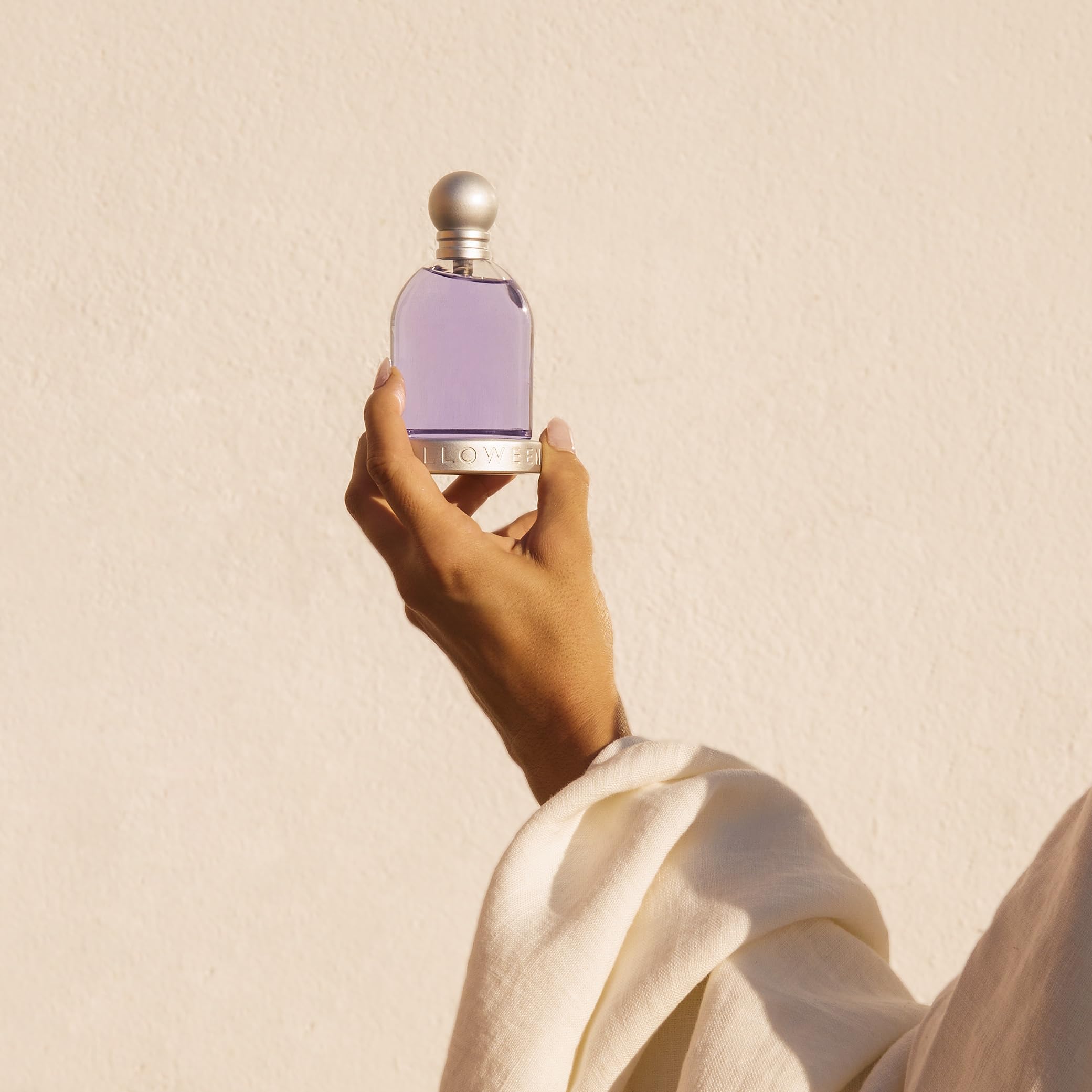 Halloween note visuals highlight violet and magnolia for a soft feminine mood