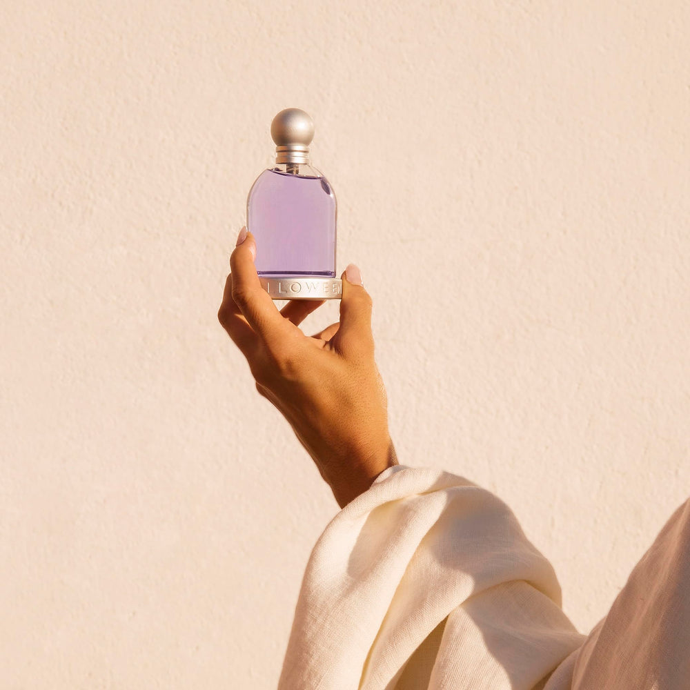 Halloween note visuals highlight violet and magnolia for a soft feminine mood