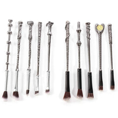 Hamowtux Harry Gifts foundation wand for precise application during morning routine