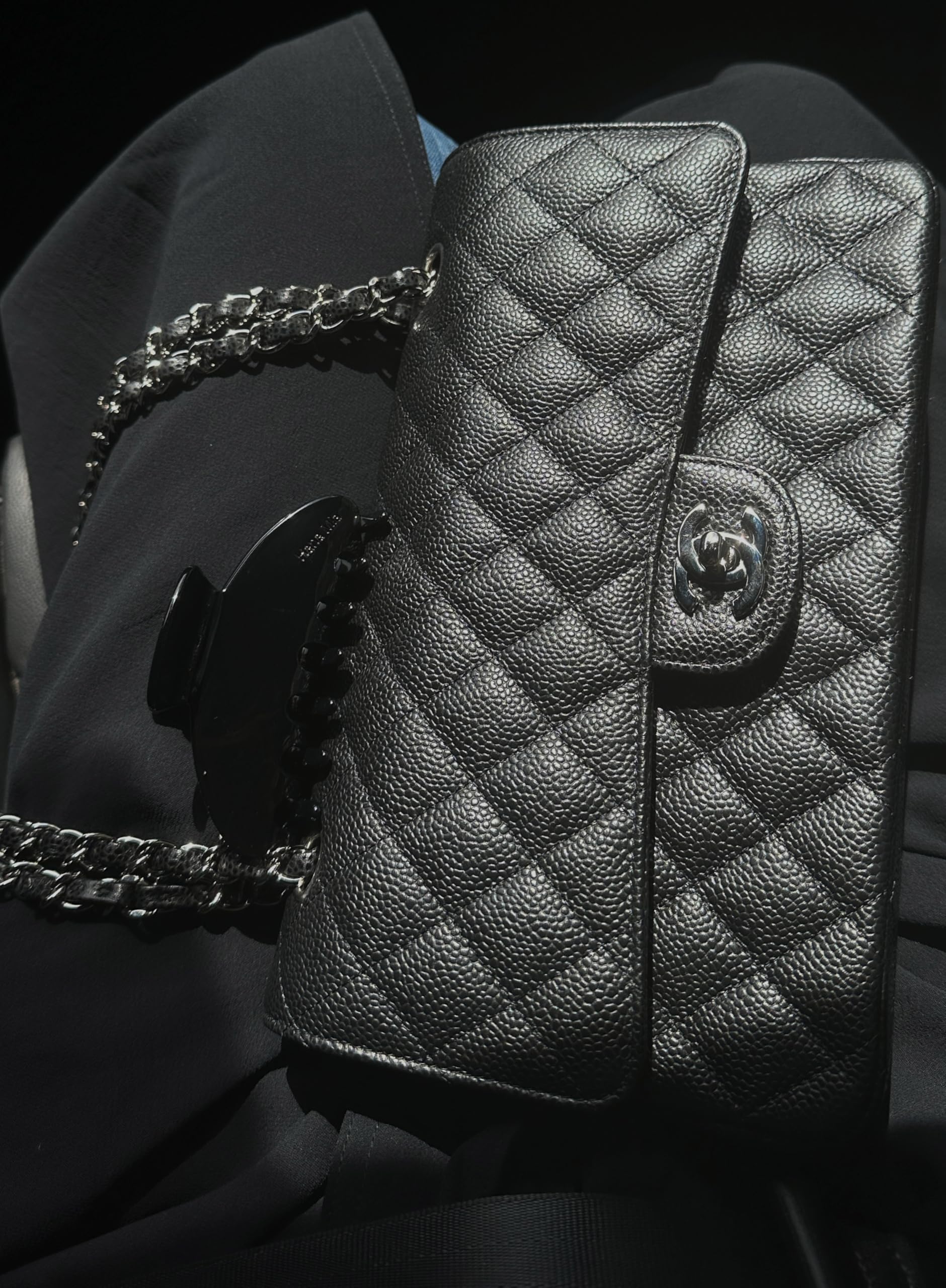 Hana Mia everyday-accessory clip for easy styling on the go.