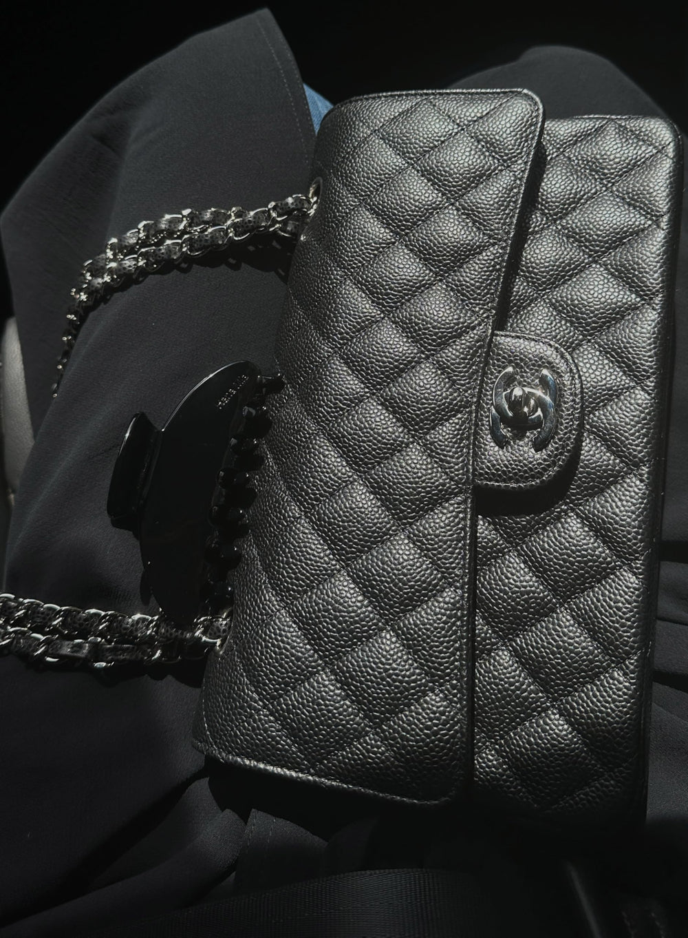 Hana Mia everyday-accessory clip for easy styling on the go.