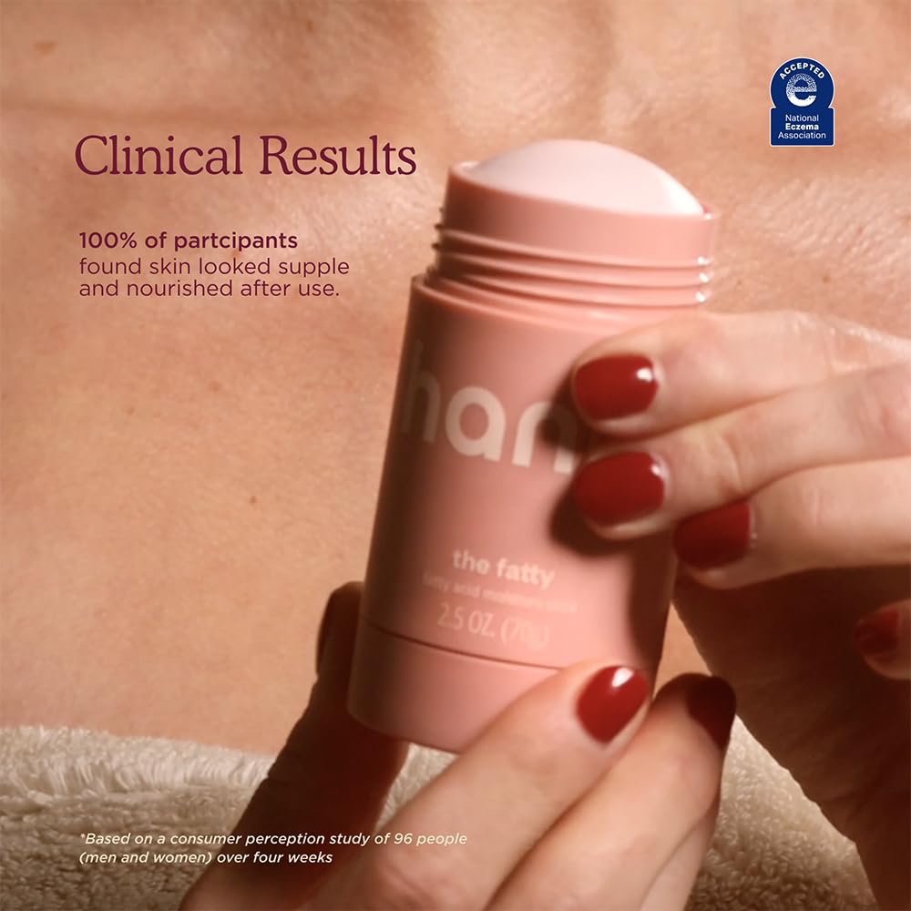HANNI Fatty Stick strengthens the skin barrier with fatty acids.