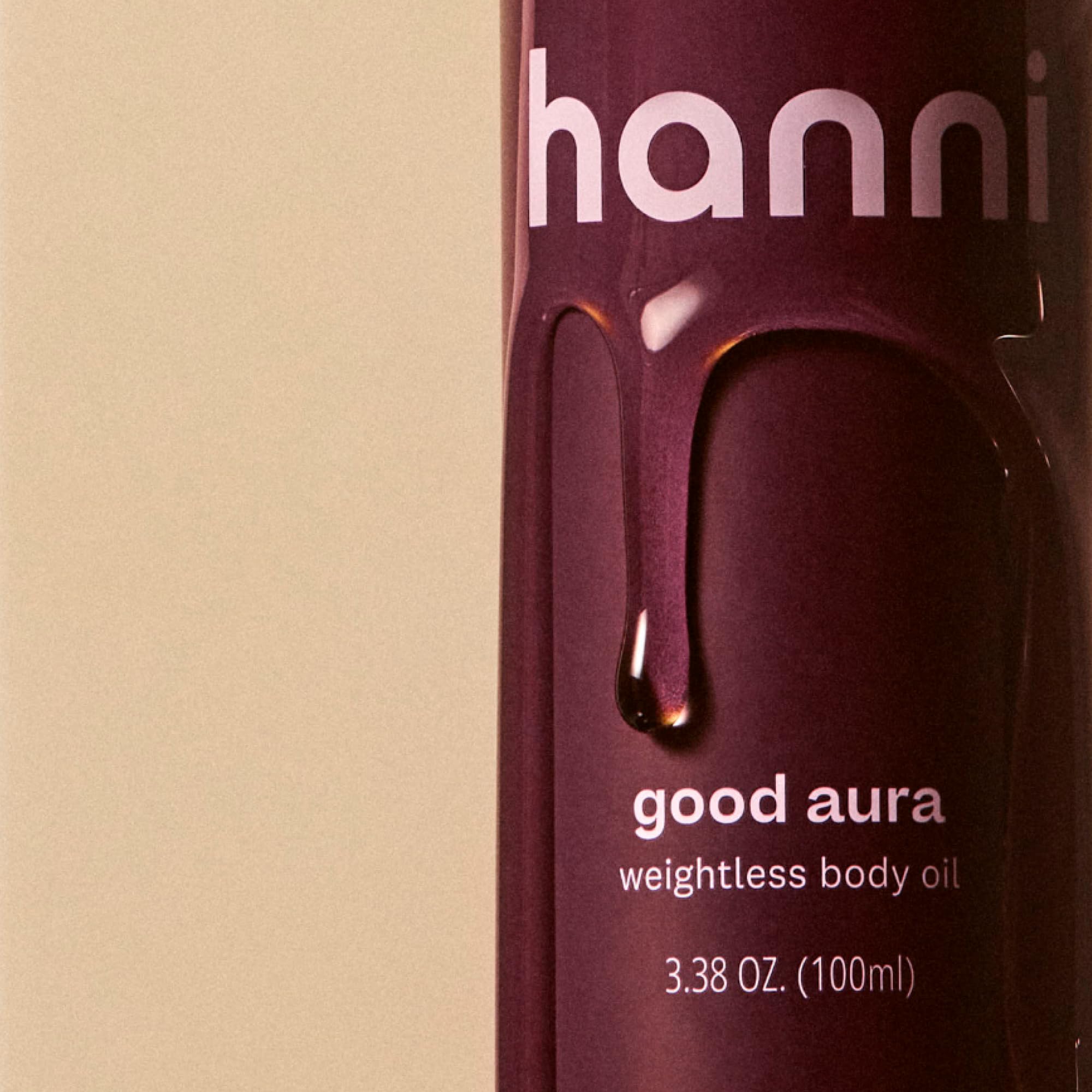 HANNI Good Aura jojoba oil focus image suggesting nourishing hydration.