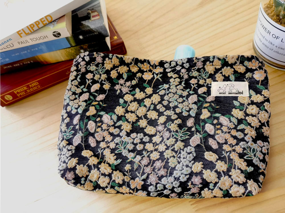 HAPPYHEIDI diseño jacquard floral con forro resistente para durabilidad.