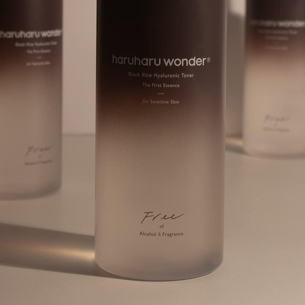 HARUHARU Wonder Black Rice Toner texture close-up emphasizing light hydrating viscosity