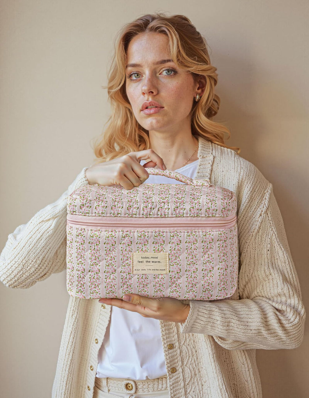 HBselect gift-ready floral makeup bag makes a thoughtful present