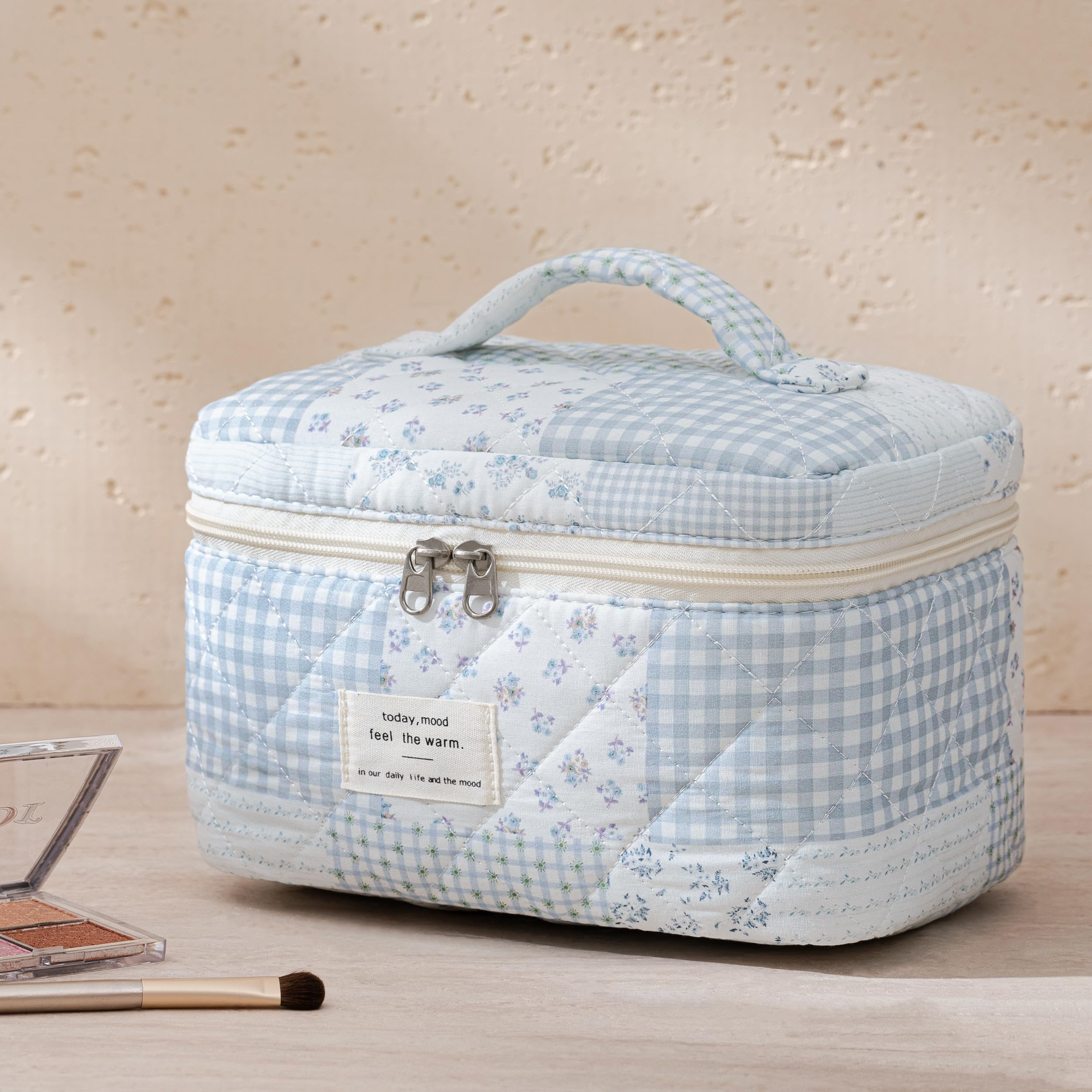 HBselect makeup bag illustrates multi-purpose use as pouch, organizer, or toiletry bag.