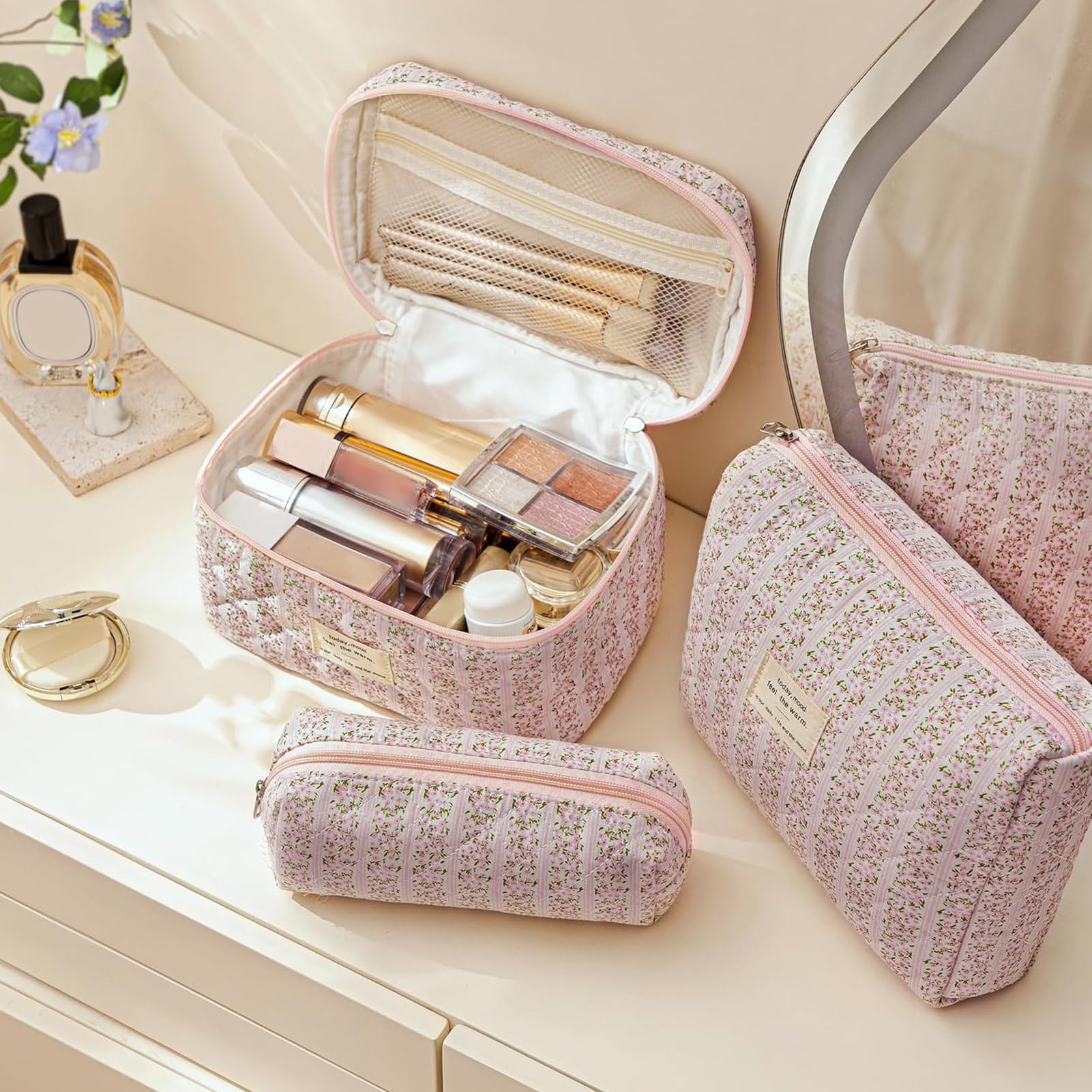 HBselect double-zipper gold-plated detail ensures smooth opening and neat storage