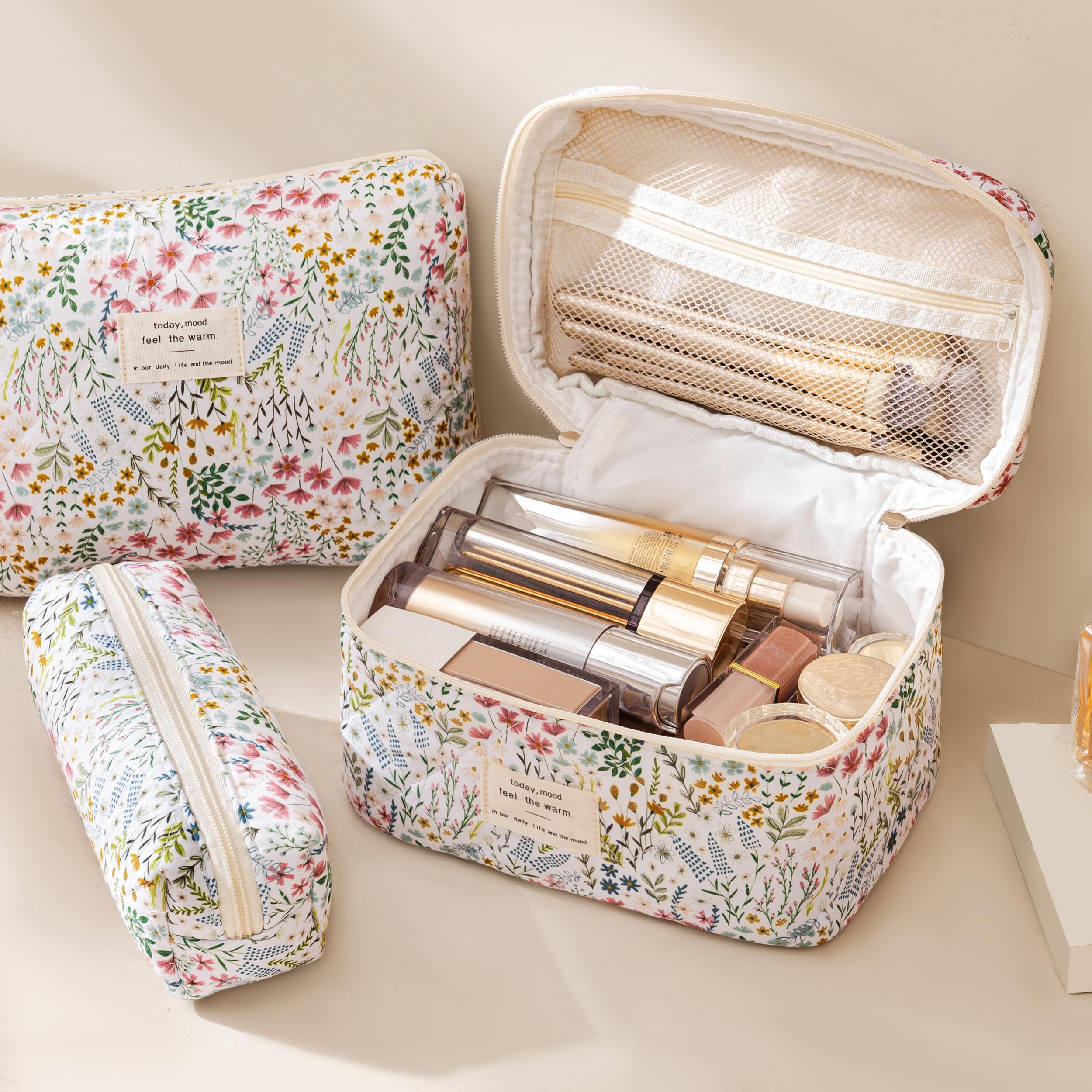 HBselect makeup bag close-up showing gold-plated zipper for easy access