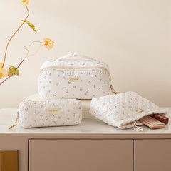 HBselect quilted makeup bag travel large-capacity holds brushes and toiletries neatly.