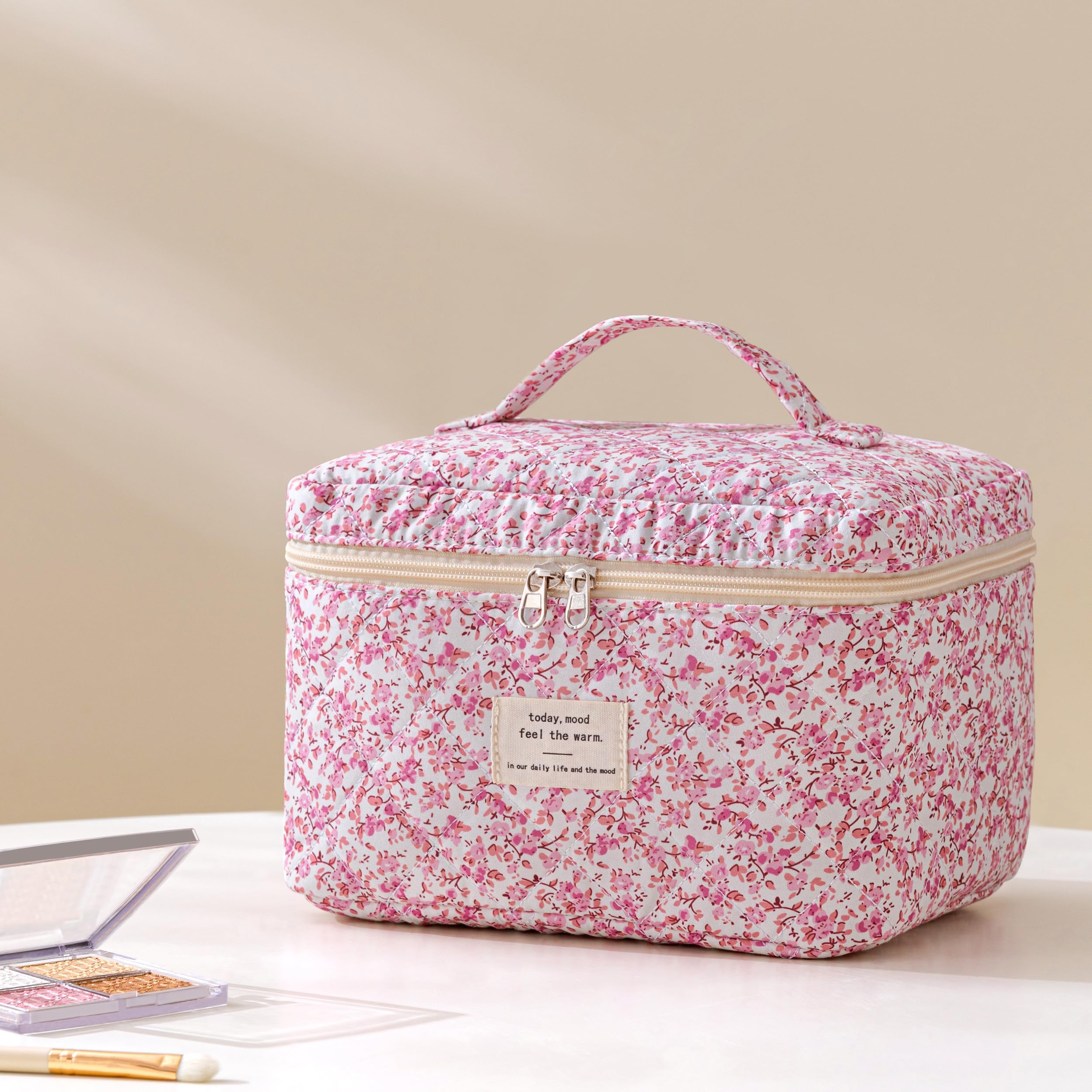 HBselect travel organizer design helps packing toiletries efficiently.
