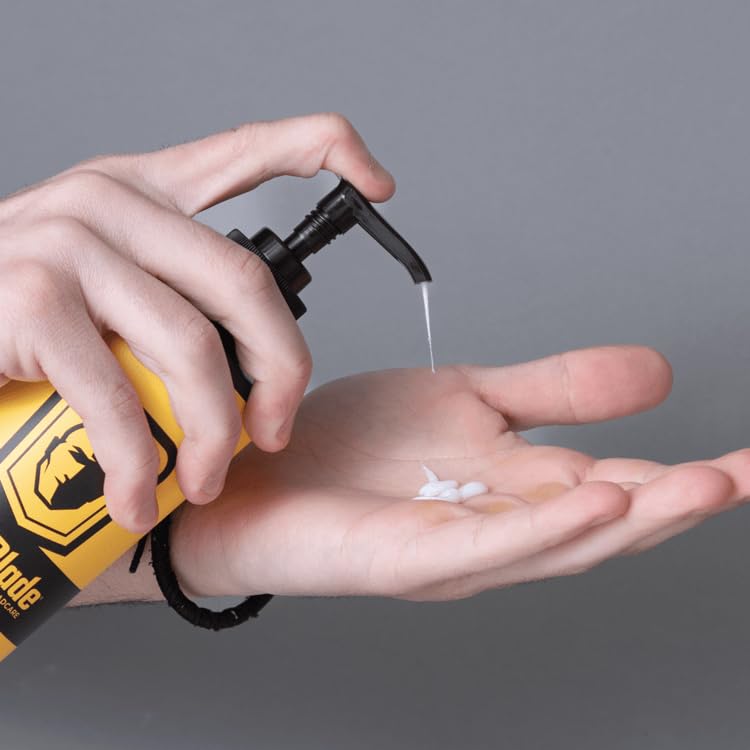 HeadSlick rinse-off action demonstrates quick, residue-free cleansing after shaving.