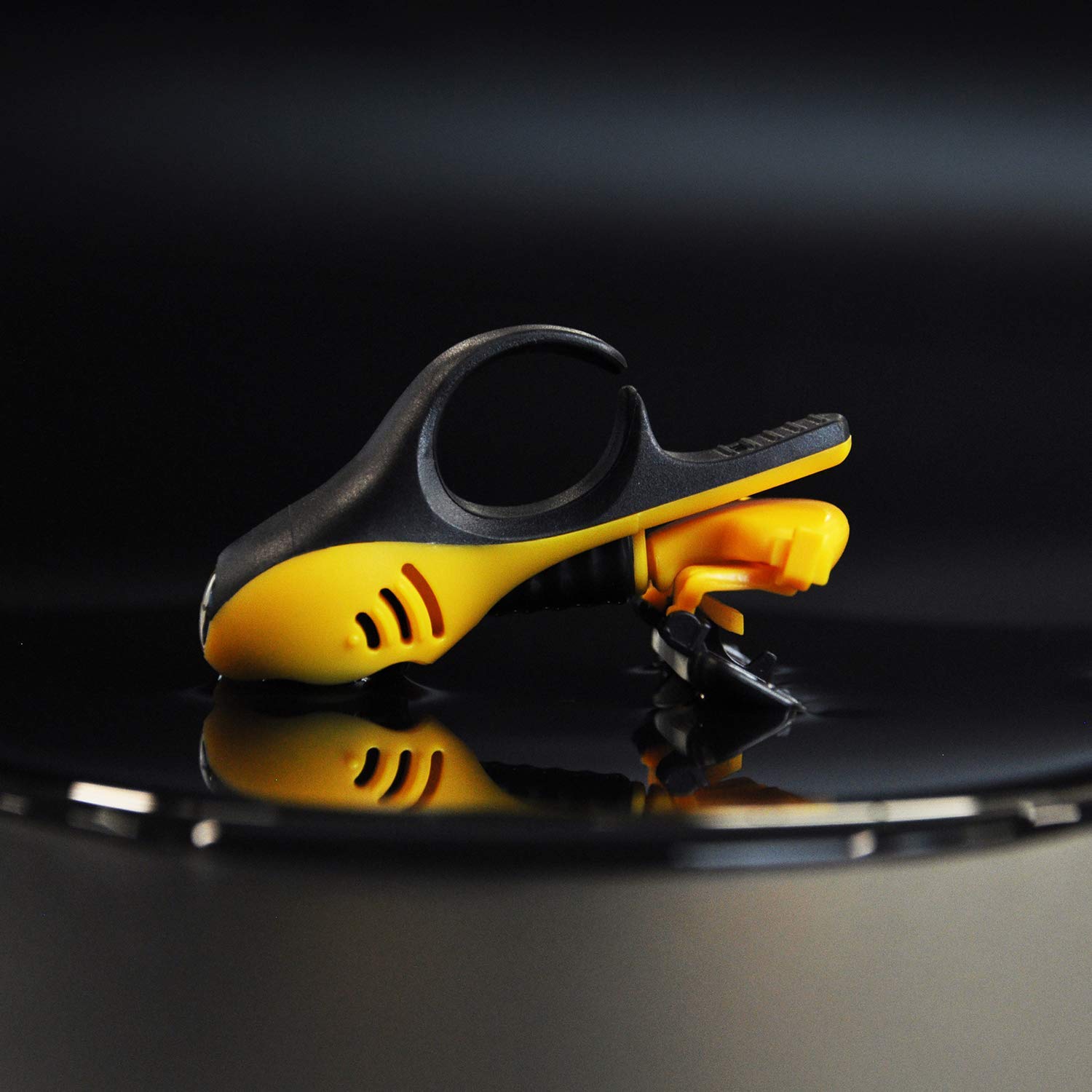 HeadBlade Moto soft finger-ring grip provides comfortable control around ears.