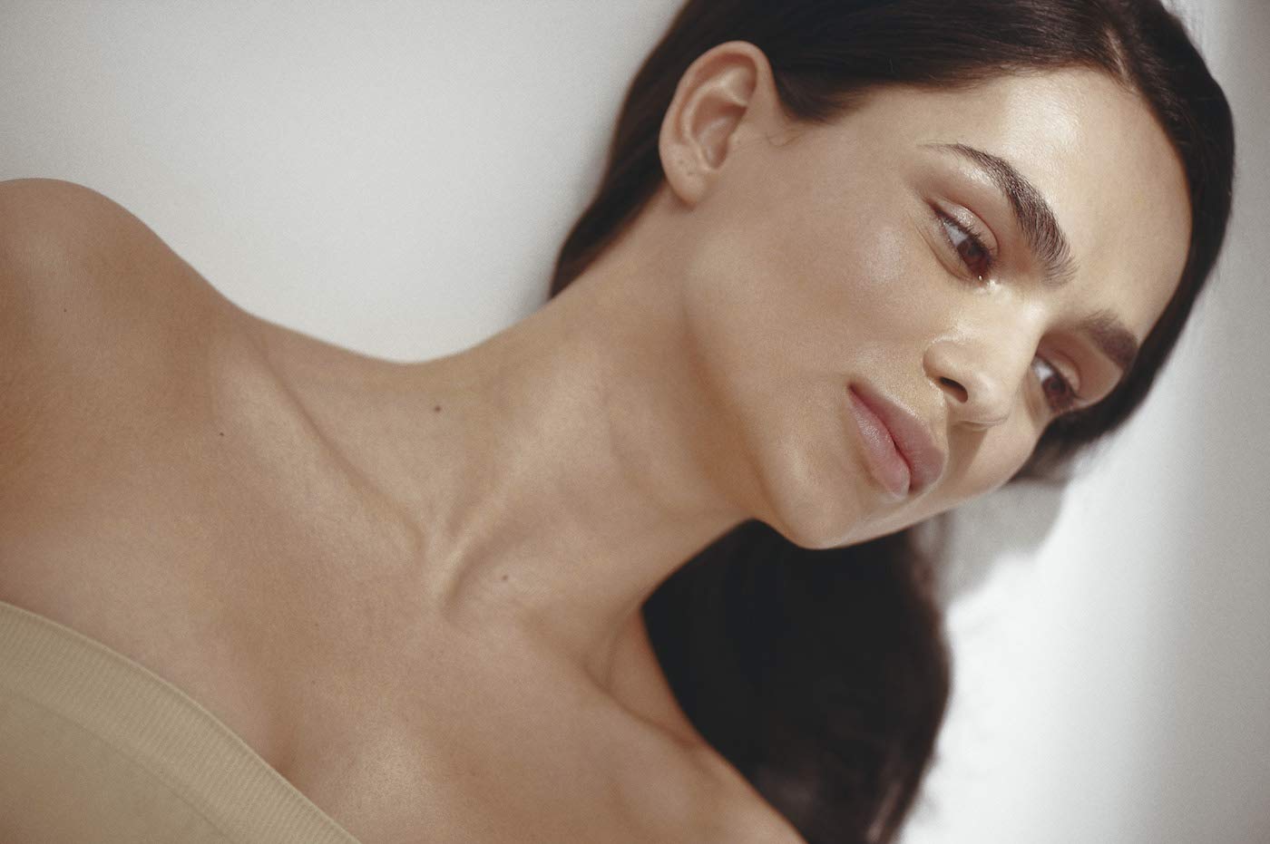 Henné Organics daily lip care application closeup demonstrates smooth, creamy texture