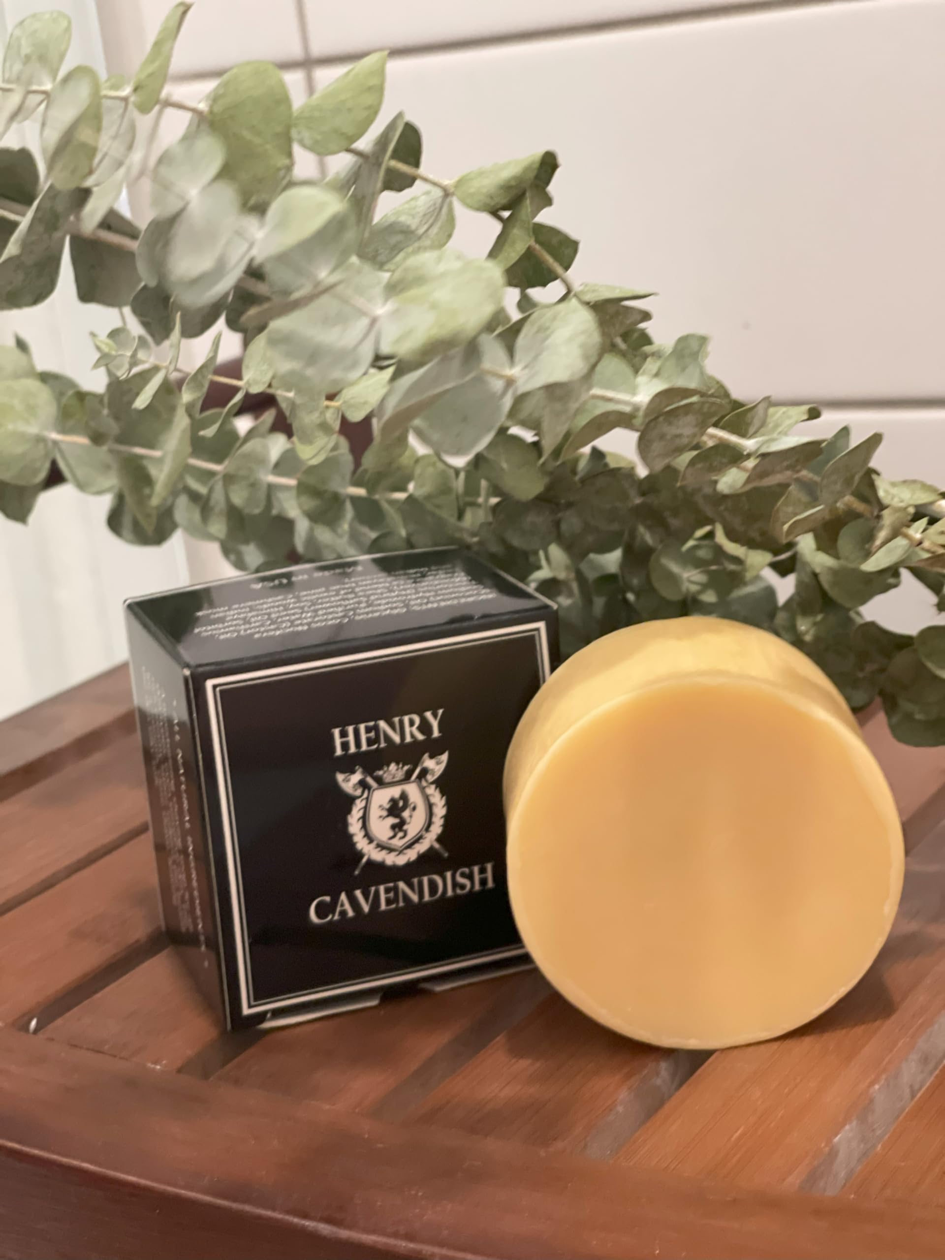 Henry Cavendish Himalaya shows rich lather for effortless razor glide and close shave.