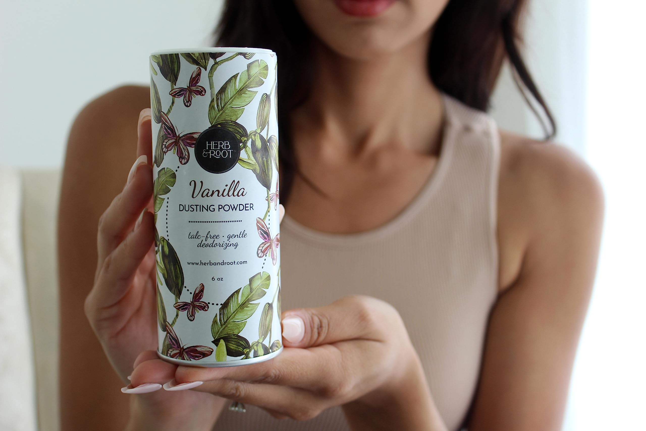 Herb & Root lavender tin shows light relaxing fragrance and breathable skin.