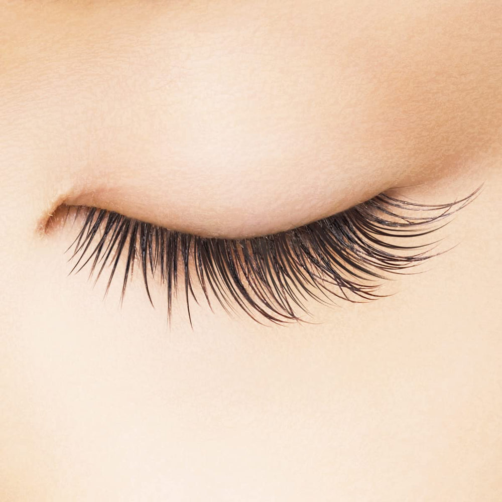 Heroine Make eyelash primer for sensitive eyes with hydration.