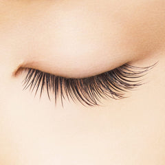 Heroine Make eyelash primer for sensitive eyes with hydration.