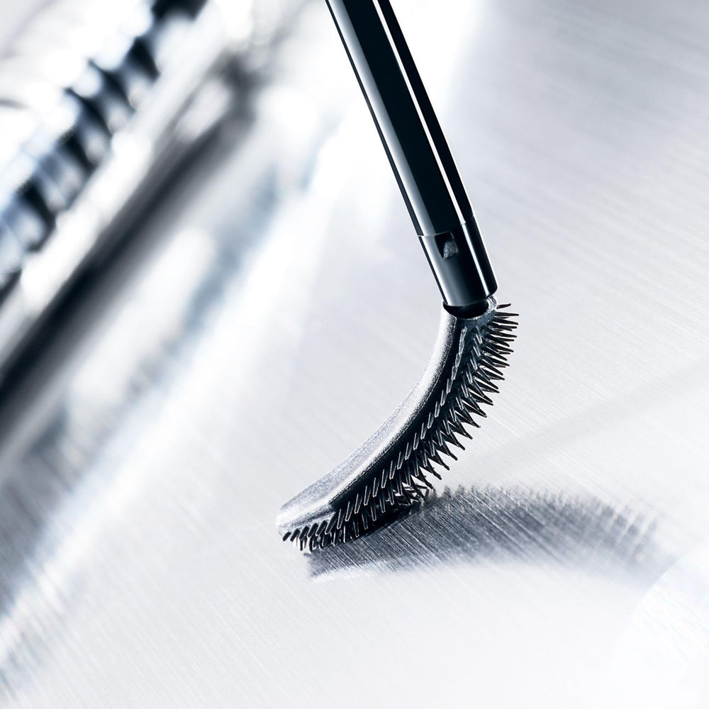 Heroine Make Lash Hype ingredients list highlighting nourishing oils