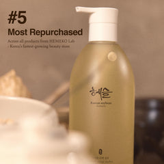Hesul Korean Soybean Shampoo foamy lather demonstrates rich gentle cleansing