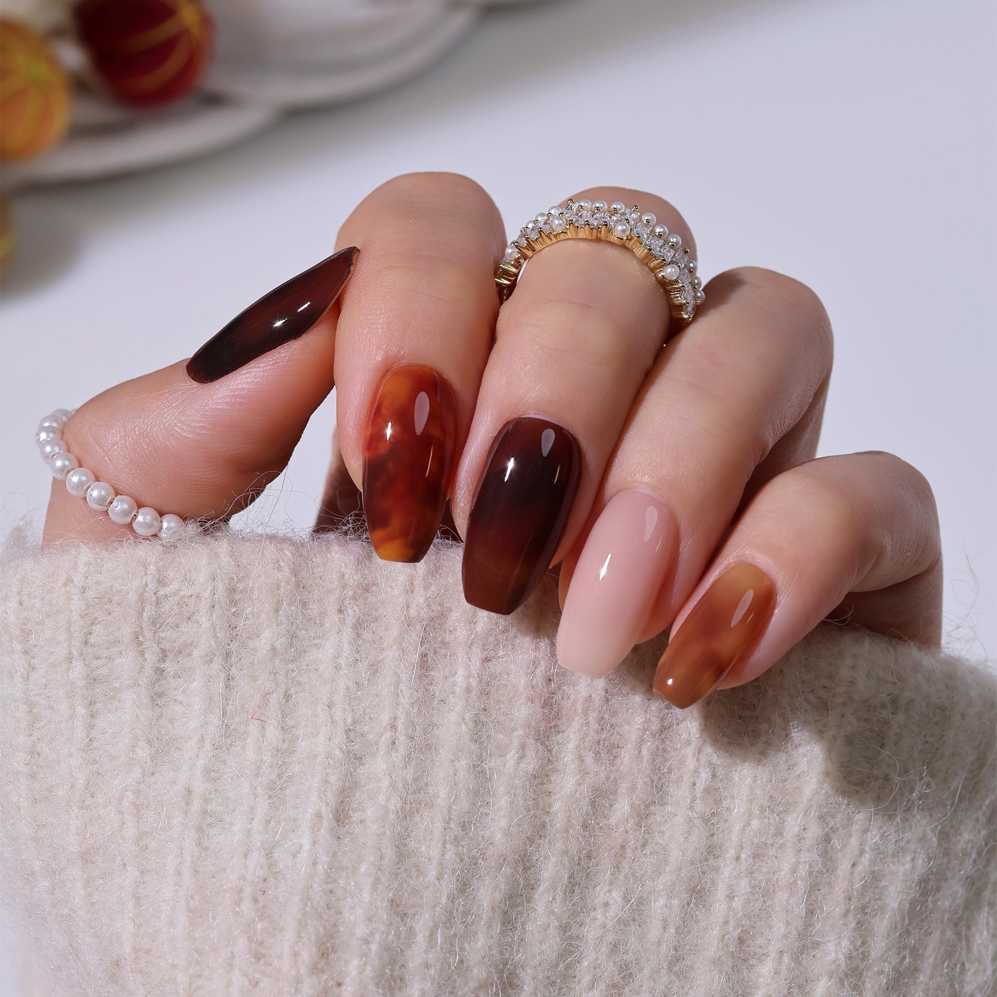 Heyhae 28-strips pack highlights value for multiple manicures.