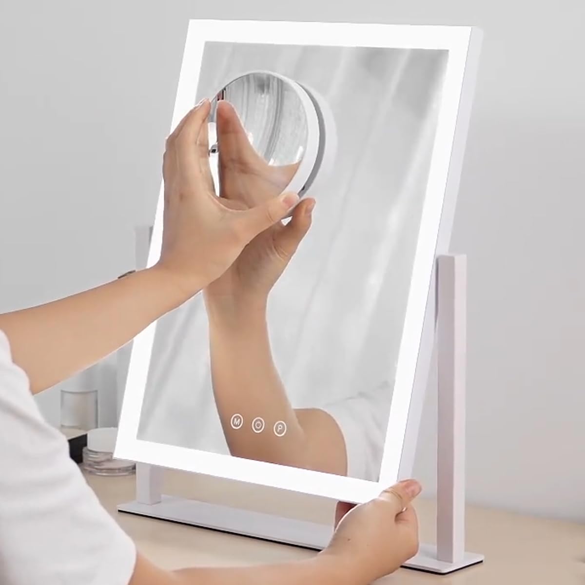 HIEEY mirror with sensor touch control for easy, hands-free lighting adjustments