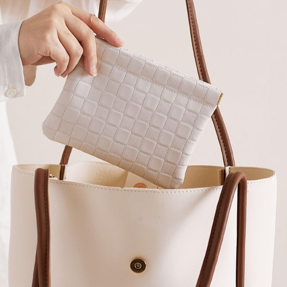 HIGH FIT leather pocket cosmetic bag used for cosmetics, jewelry and cables.